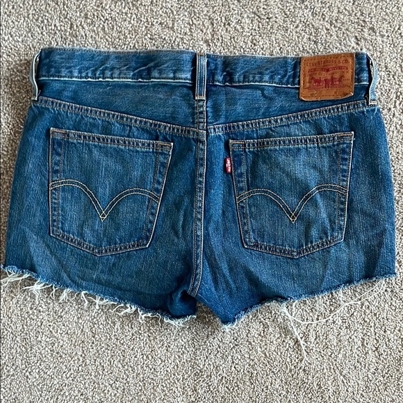 Levi's Classic Blue Jean Shorts - Picture 2 of 4